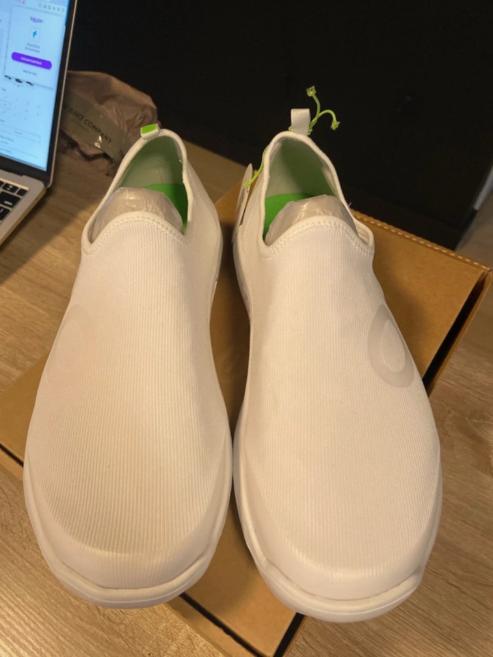 OOFOS White Mens oomg sport Slip-On Sneakers 10.5